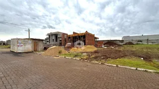 Foto da obra em Lajeado, Brasil mostrando a construção de uma residência.