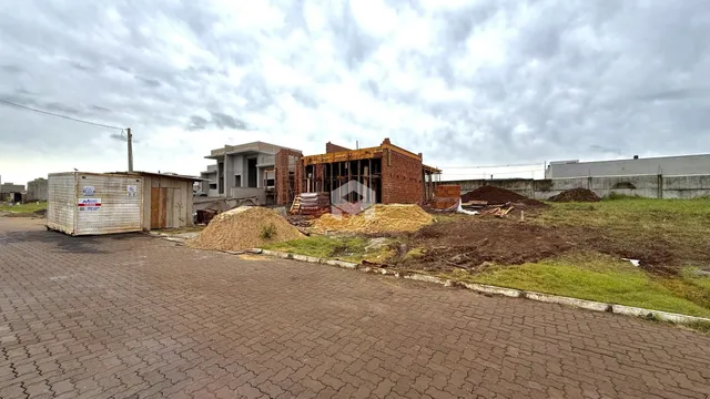 Foto da obra em Lajeado, Brasil mostrando a construção de uma residência.