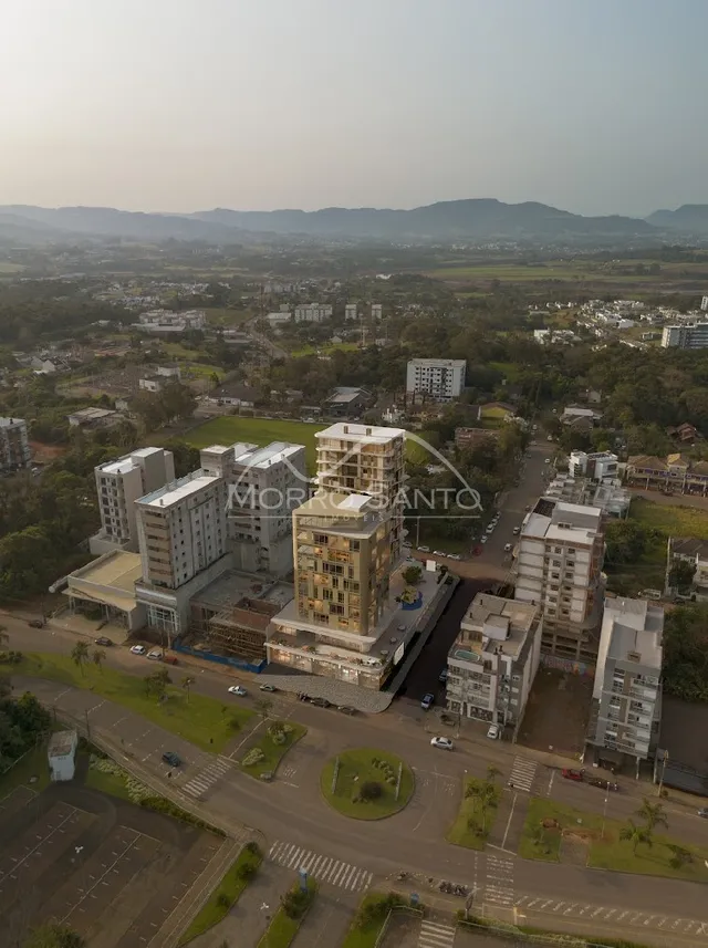 Vista aérea de um complexo residencial em Lajeado, mostrando diversas edificações e áreas verdes.