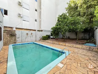 Foto de uma piscina externa e área de lazer em Lajeado.