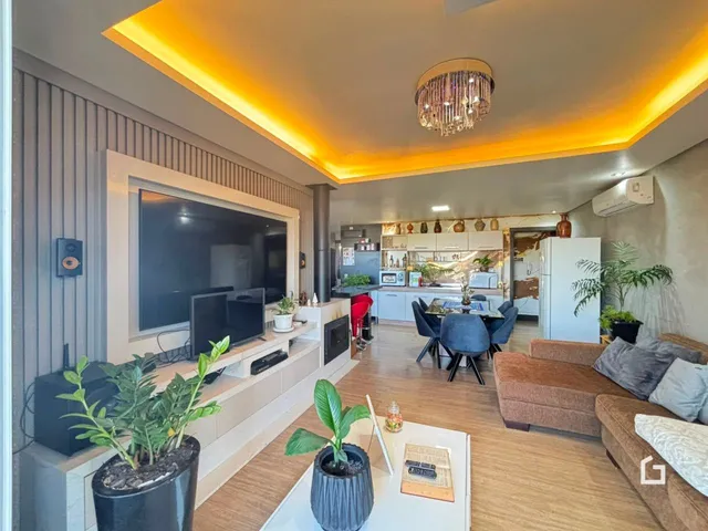 Sala de estar com cozinha integrada em um ambiente moderno.
