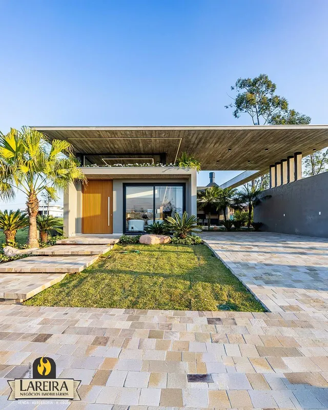 Casa com 4 dormitórios