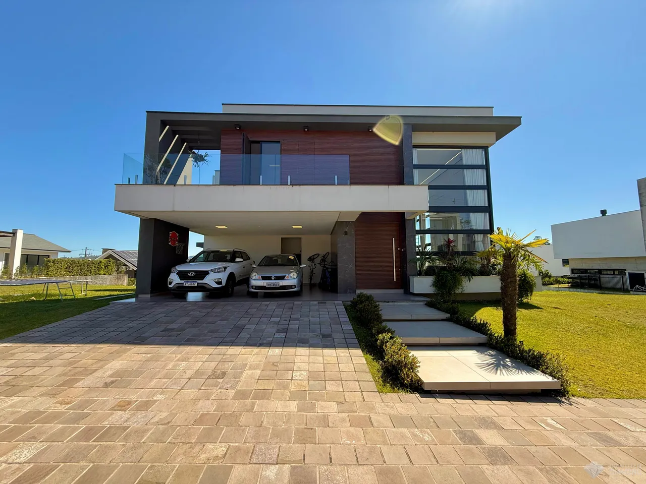 Casa com 4 dormitórios, foto 1