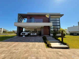 Casa com 4 dormitórios, foto 1
