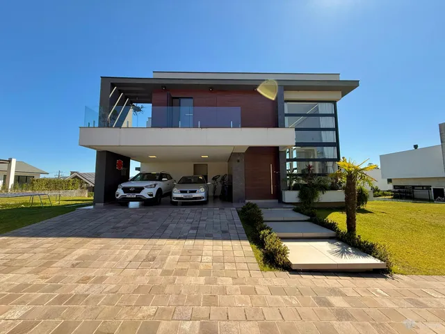 Casa com 4 dormitórios