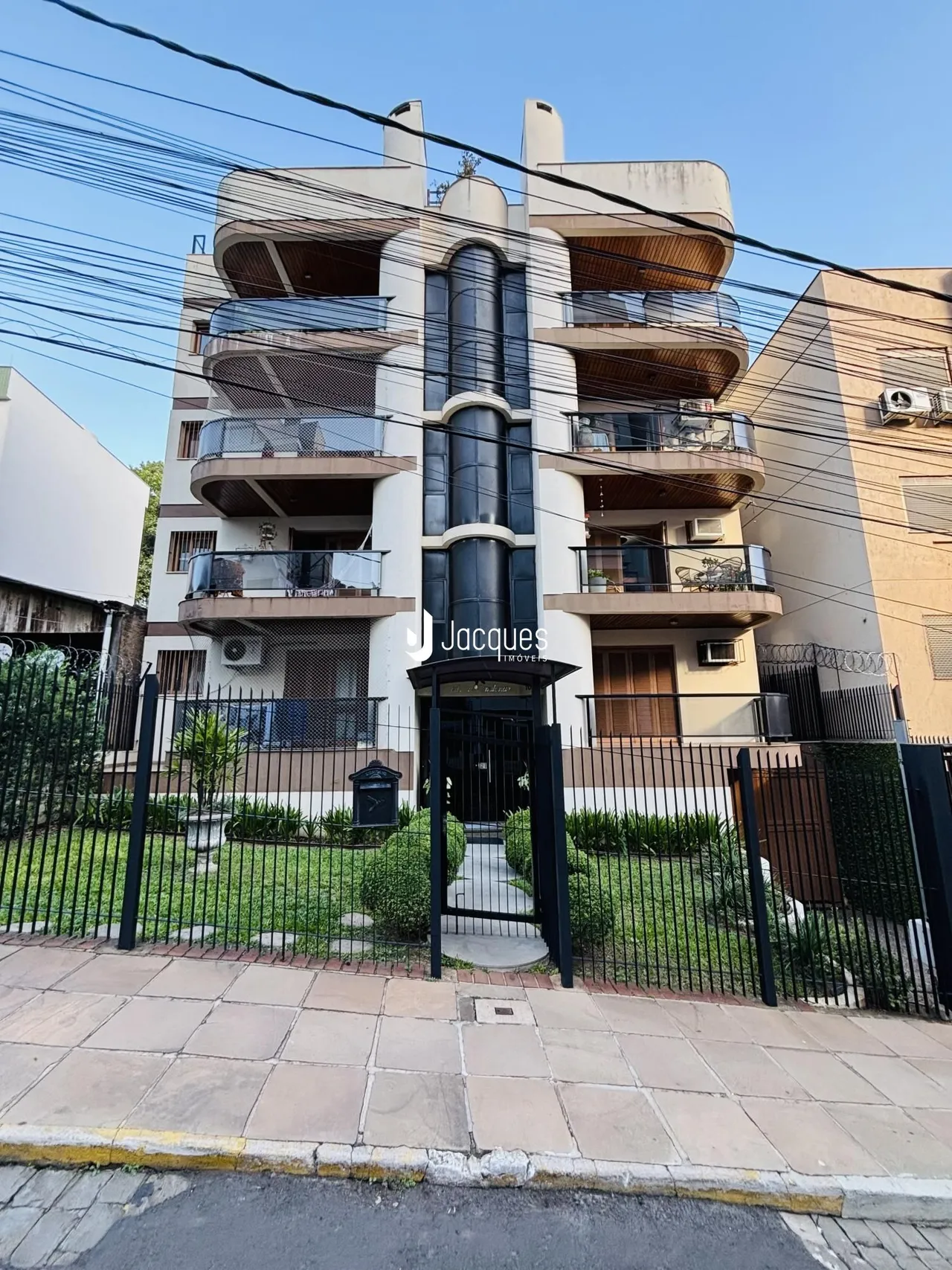 Fachada de um prédio residencial em Lajeado, Brasil.