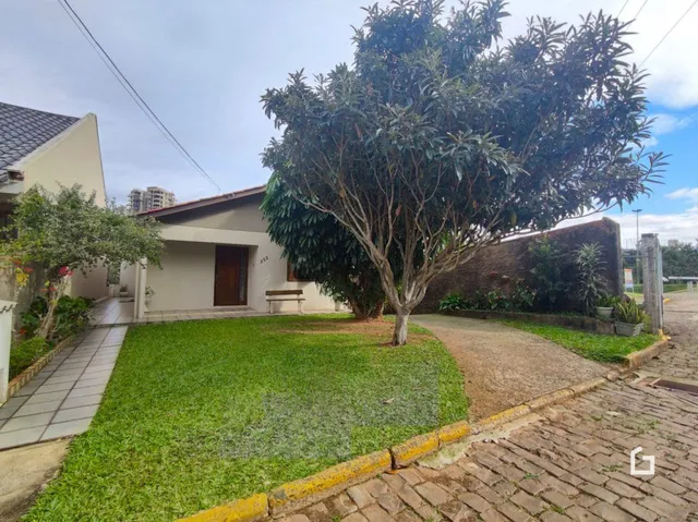 Casa com 4 dormitórios, foto 1