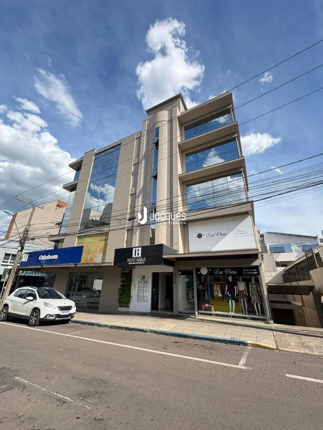 Fachada de um edifício comercial em Lajeado, Brasil.