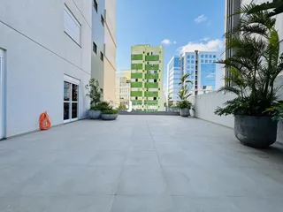 Vista externa de uma área pavimentada de um imóvel em Lajeado.