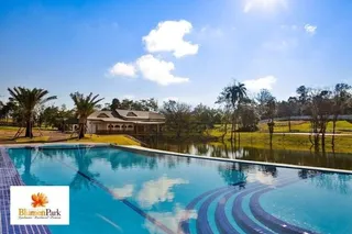 Foto de uma piscina externa em uma propriedade em Lajeado, Brasil.