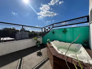 Vista de uma varanda com jacuzzi em Lajeado, Brasil.