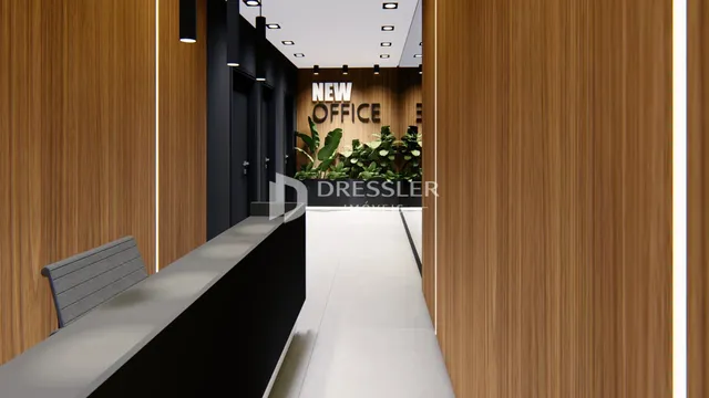 Corredor interno de um escritório moderno com revestimento de madeira.