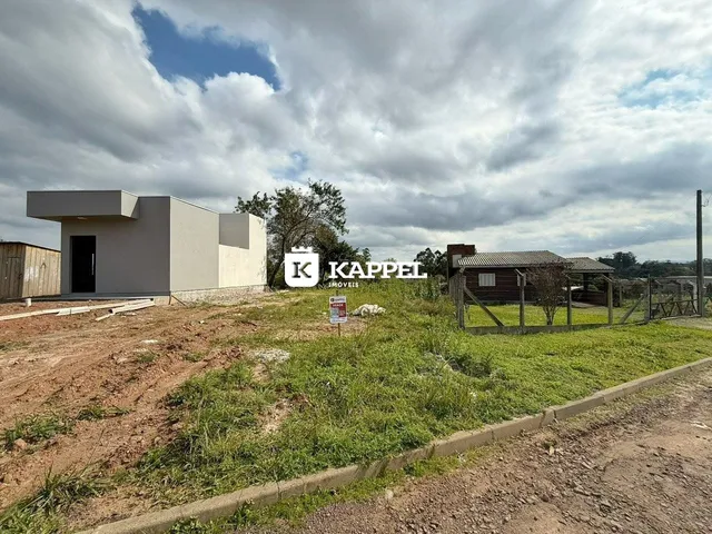 Fachada de uma casa moderna em construção em Lajeado, Brasil.