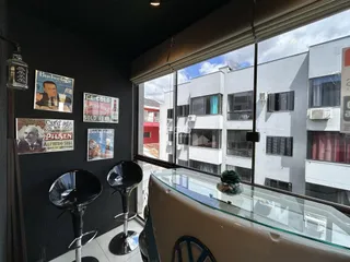 Vista de um apartamento com fachada de prédio em Lajeado, Brasil.