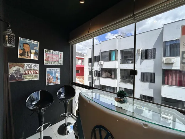 Vista de um apartamento com fachada de prédio em Lajeado, Brasil.