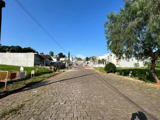Vista da rua pavimentada em Lajeado, Brasil.