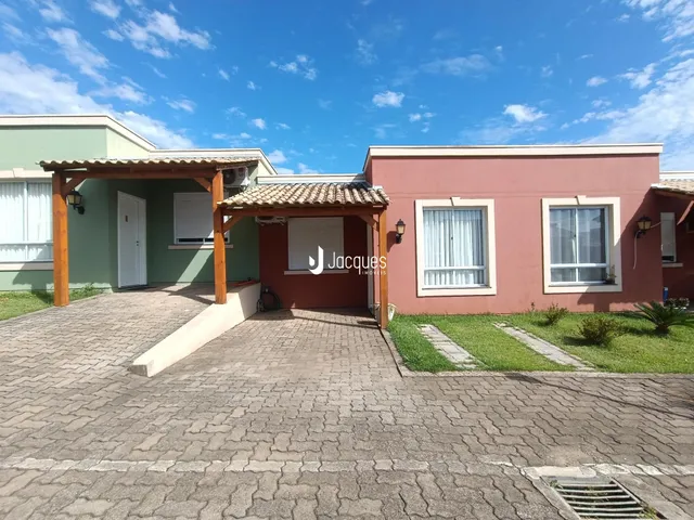 Casa geminada com 2 dormitórios