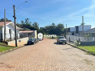 Vista externa de uma rua de paralelepípedos em Lajeado, Brasil.