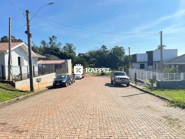 Vista externa de uma rua de paralelepípedos em Lajeado, Brasil.