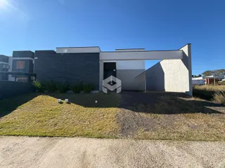 Fachada externa de uma residência moderna em Lajeado, Brasil.