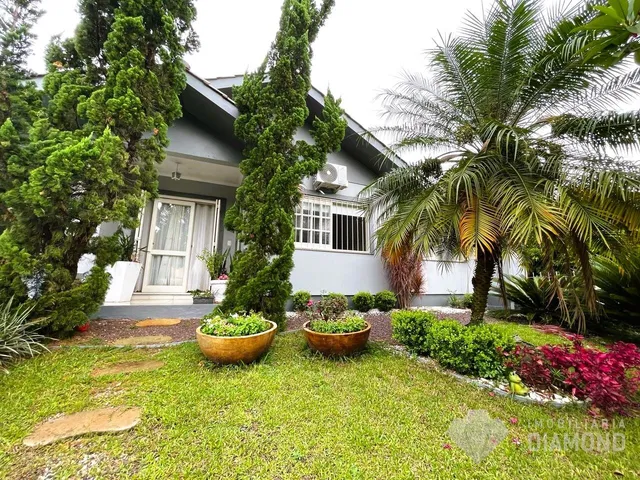 Casa com 4 dormitórios