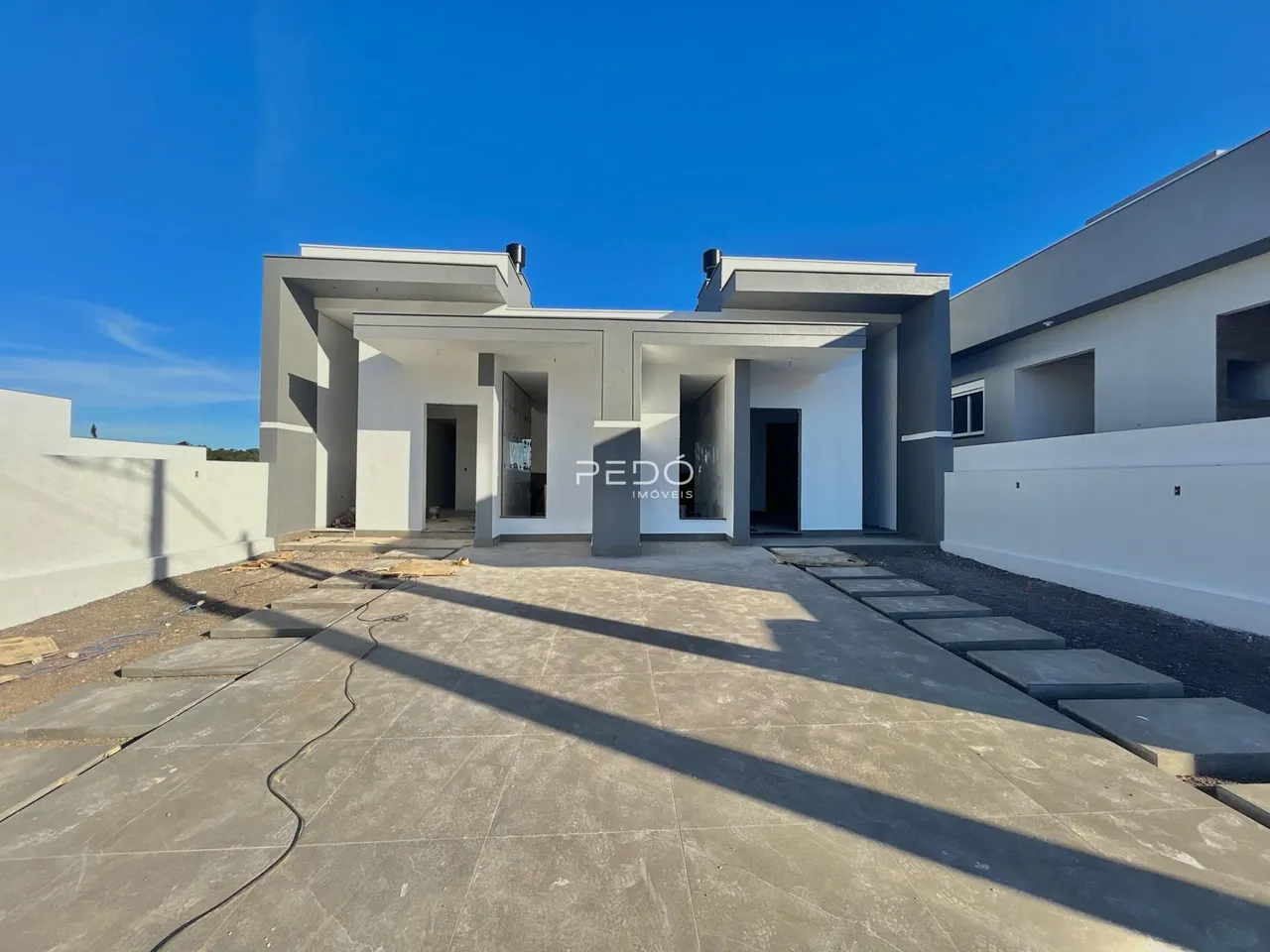 Fachada de uma casa moderna em Lajeado, Brasil.