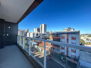Vista da varanda de um imóvel em Lajeado, Brasil, com vista para edifícios vizinhos.