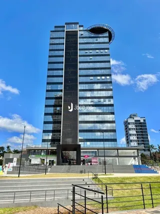 Fachada de um edifício moderno em Lajeado, Brasil.