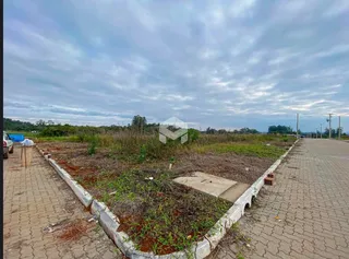 Vista externa de um terreno com cerca de concreto em Lajeado.