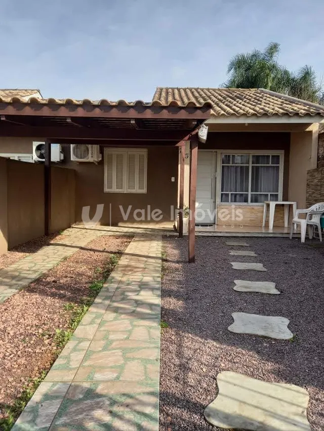Casa geminada com 2 dormitórios