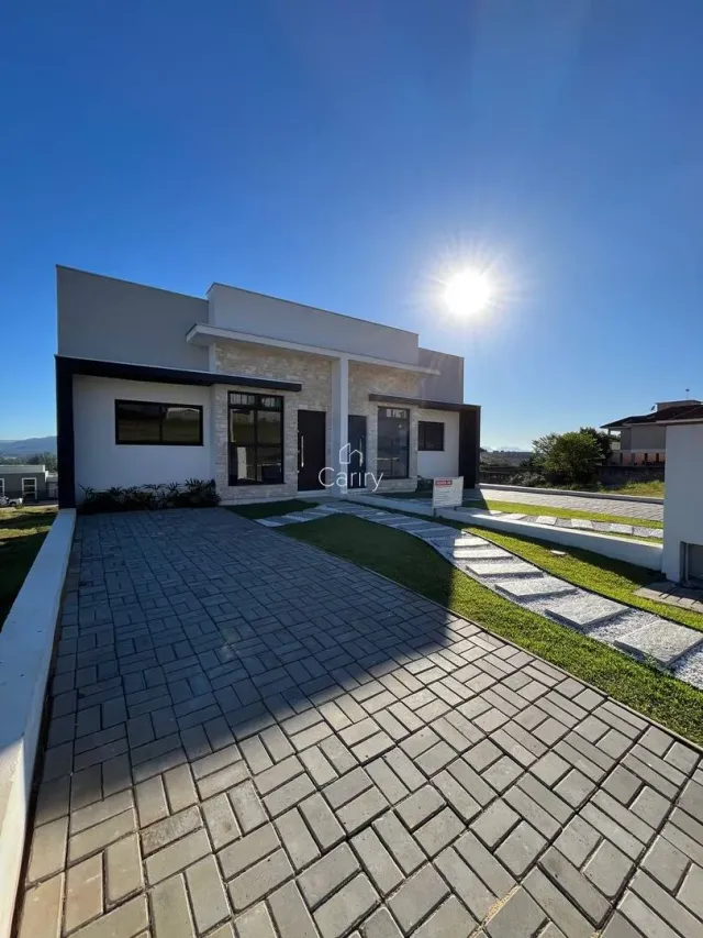 Casa geminada com 2 dormitórios