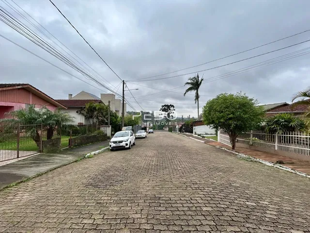 Vista da rua em uma área residencial de Lajeado, Brasil.