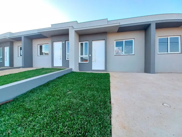 Casa geminada com 2 dormitórios