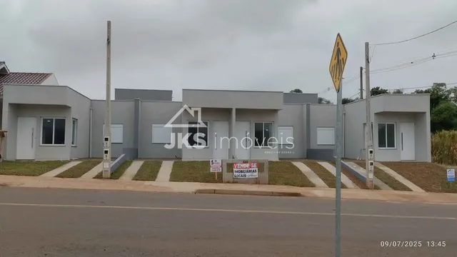 Casa geminada com 2 dormitórios