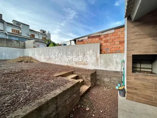 Vista da fachada e área externa de uma propriedade em Lajeado, Brasil.