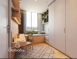 Quarto moderno com decoração de madeira e armários em Lajeado.