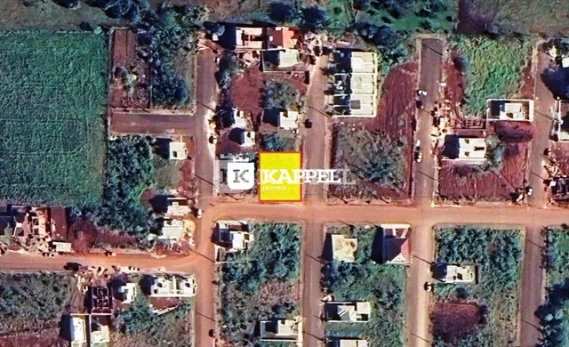 Vista aérea de uma propriedade rural em Lajeado, Brasil, mostrando estruturas e terrenos.