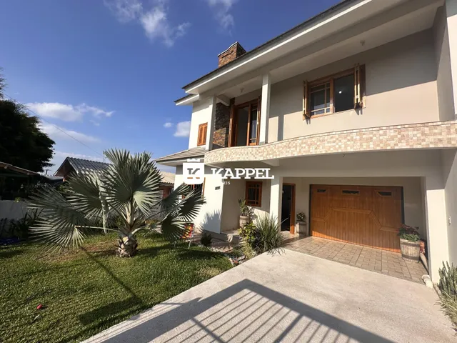 Casa com 4 dormitórios