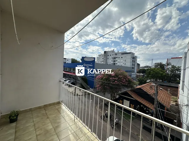 Vista da varanda mostrando edifícios e ruas em Lajeado.