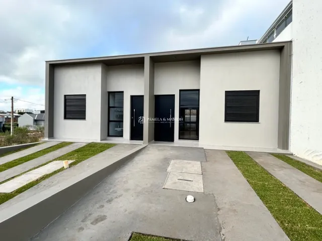 Casa geminada com 2 dormitórios