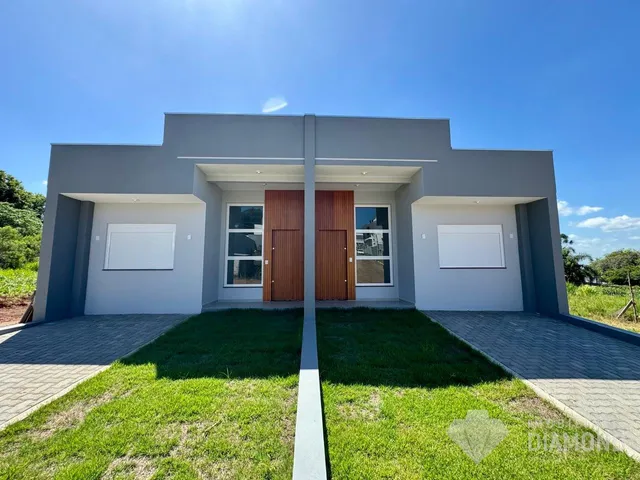 Casa geminada com 2 dormitórios