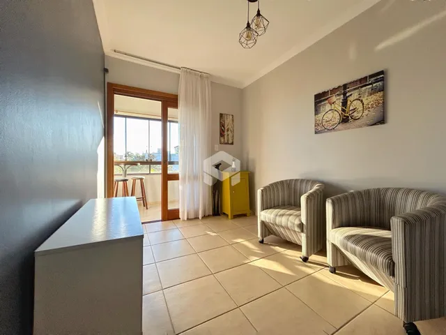 Sala de estar com piso de cerâmica e móveis de estofados.