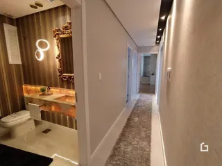 Corredor interno de um imóvel em Lajeado, Brasil.