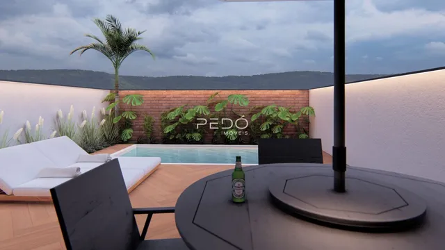 Área externa com piscina e parede de tijolos no imóvel.