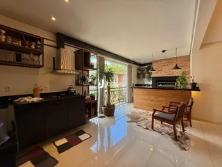 Sala de estar e cozinha de um imóvel em Lajeado, Brasil.