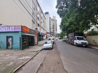 Fachada de um prédio na rua em Lajeado, Brasil.