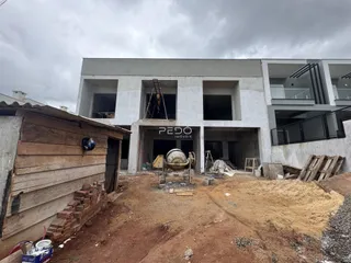 Fachada de um imóvel em construção em Lajeado, Brasil.