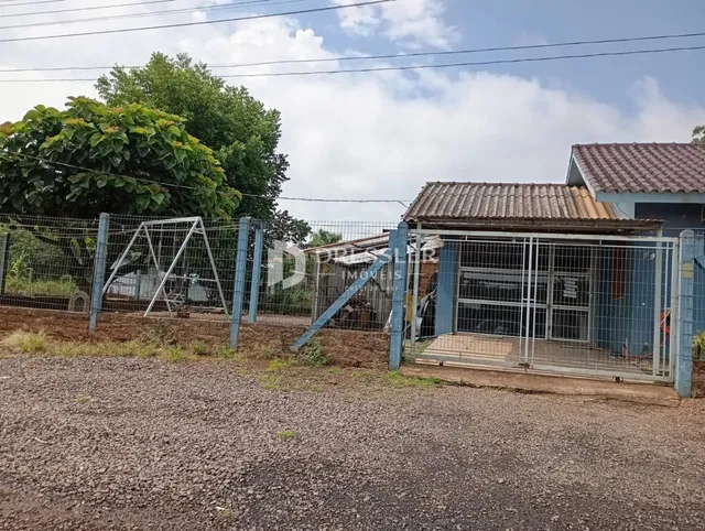 Vista externa de uma propriedade com cerca de arame na Lajeado, Brasil.