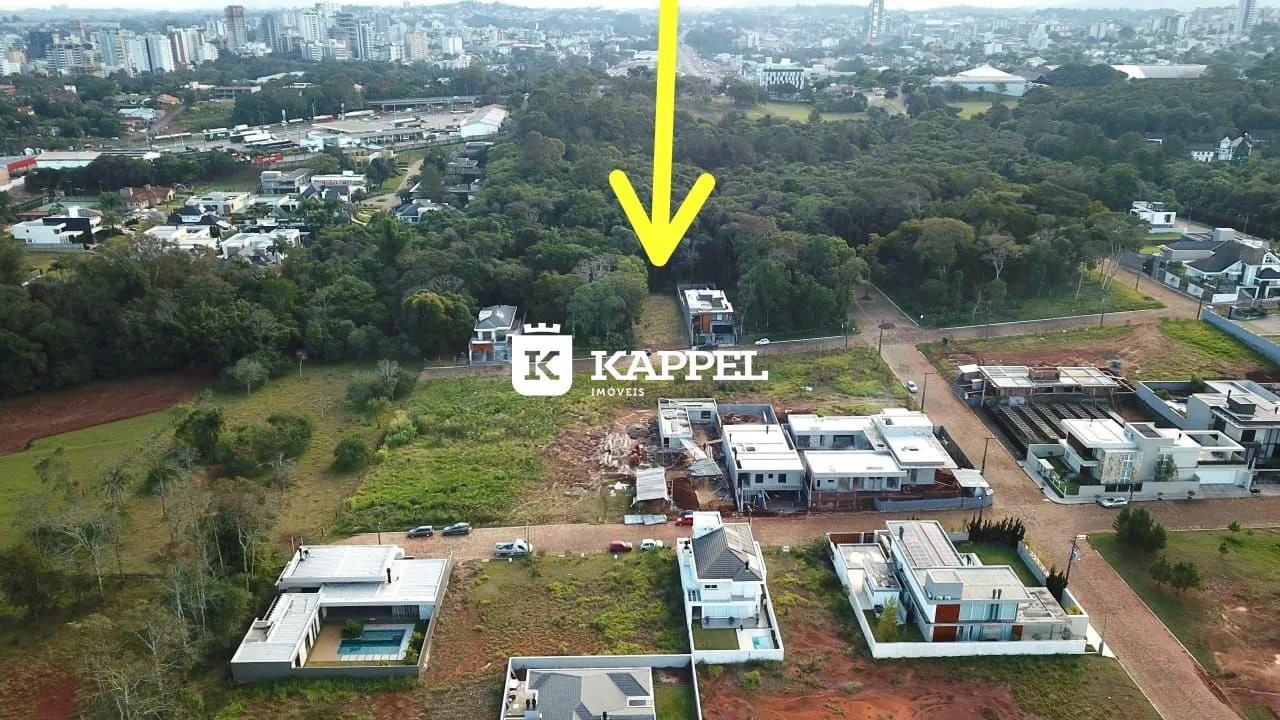 Vista aérea de um loteamento residencial em Lajeado, Brasil, mostrando várias construções modernas.