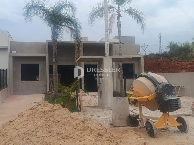 Fachada de uma residência em construção em Lajeado, Brasil.